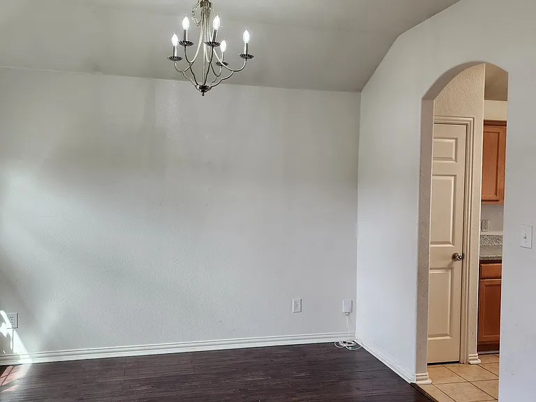 515 Creekside Dr — Photo 5