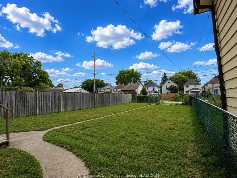 859 Pierre Ave — Photo 18