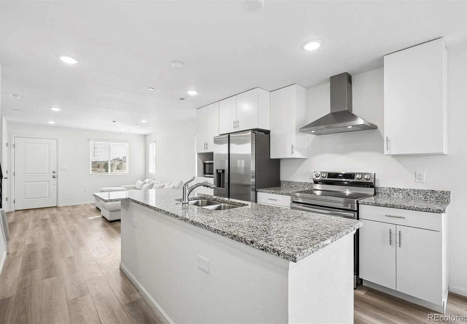 3 bed, 1152 sqft, $2,725 — Photo 3