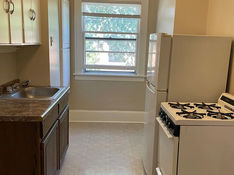 1516 Grand Apartments — Photo 5