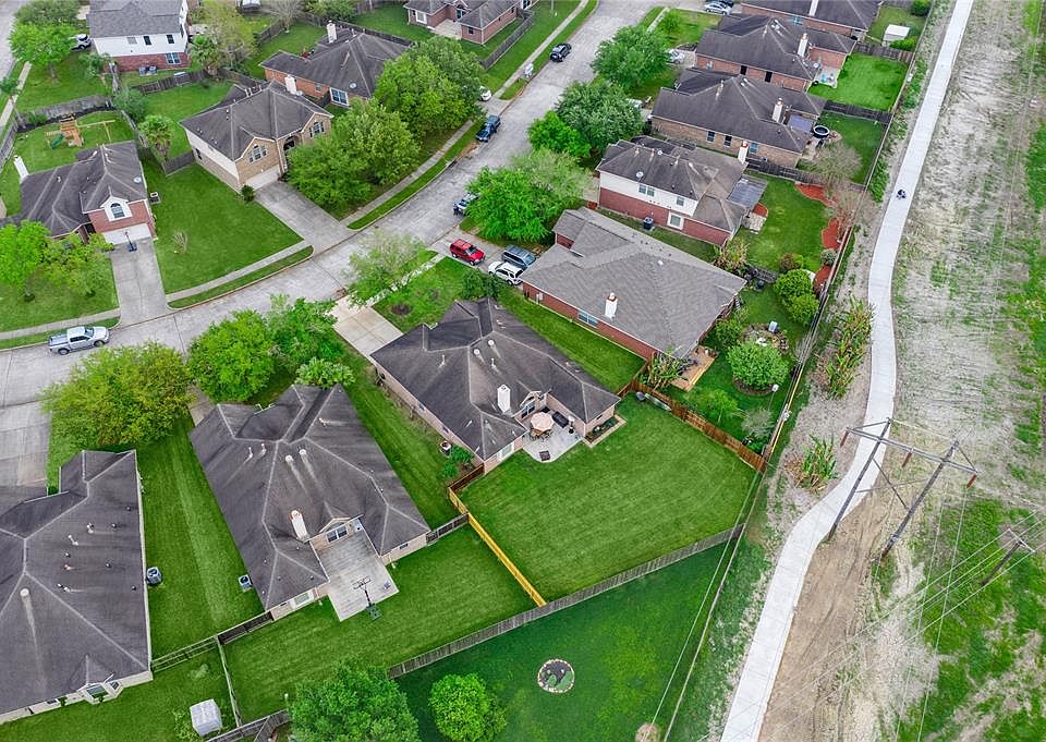 1st image of 535 Lockland Ln