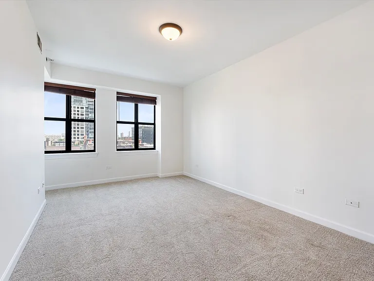 451 W Huron St #703 — Photo 14