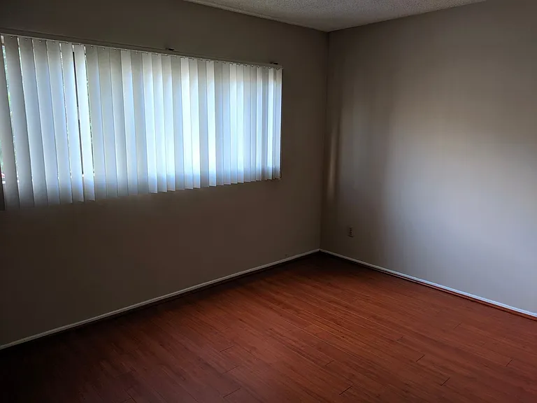 New Hampshire Apartments — Photo 6