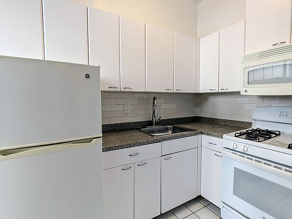4th image of 408 E 89th St #2C