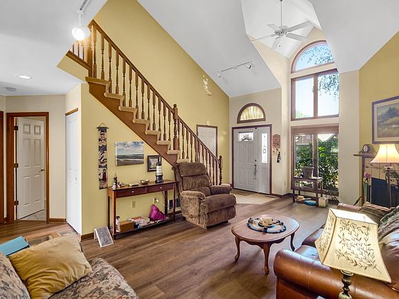 3rd image of 1486 Lake St
