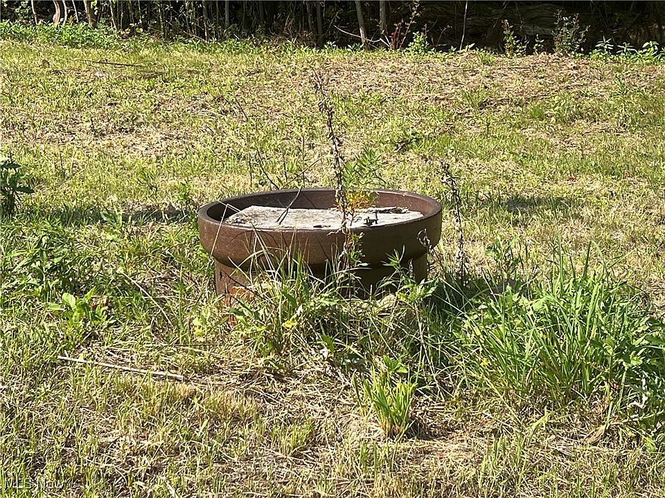 2nd image of 5024 Hilldom Rd
