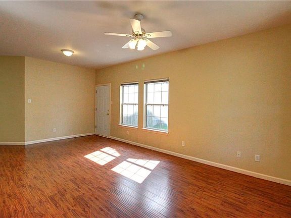 5th image of 2920 Thrushwood Dr #B