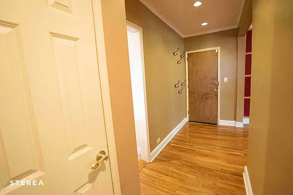 Sold by Sterea Agency | media 12