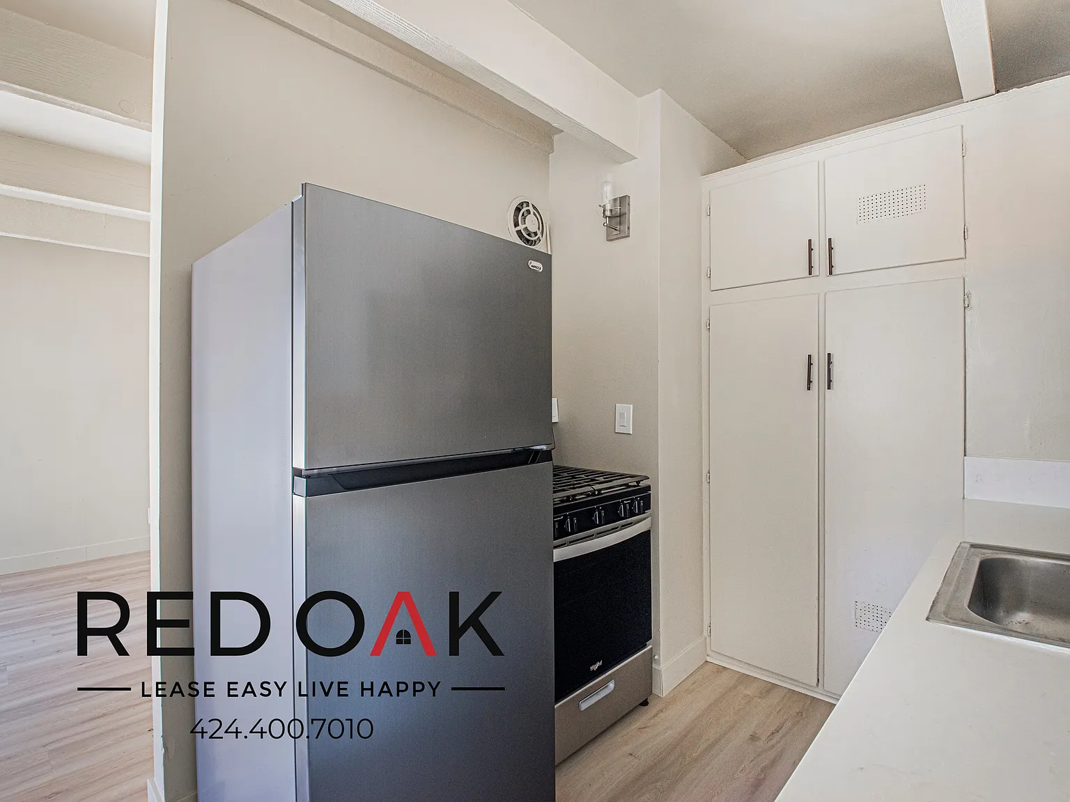 ~1 Month FREE~ Luminous One Bedroom with Exposed Beams and Included Parking ~ In Hyde Park! — Photo 2