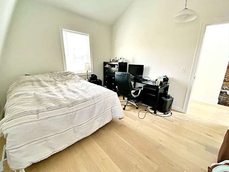111 Maverick St #2 — Photo 5