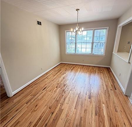 2nd image of 139 E 55th St #C
