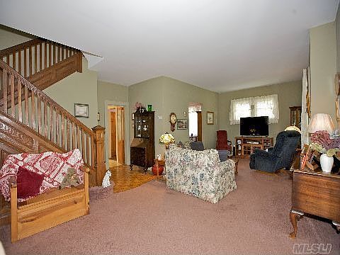3rd image of 35 Burtis Ave