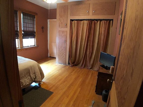 5th image of 4356 Davenport St