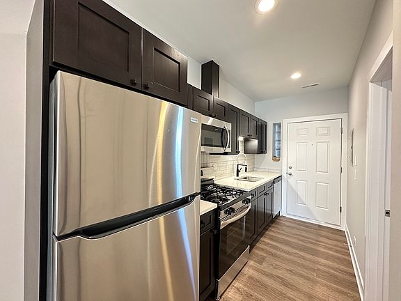 2nd image of 3358 W Montrose Ave Unit 3