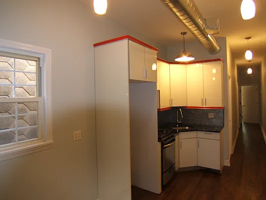 Rented by Joel Weisz, LREB | media 45