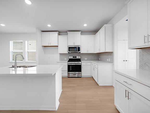 3rd image of 536 Emory Crossing Blvd