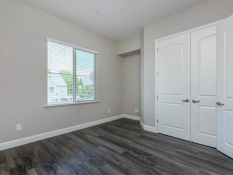 Drew Court Apartments — Photo 39