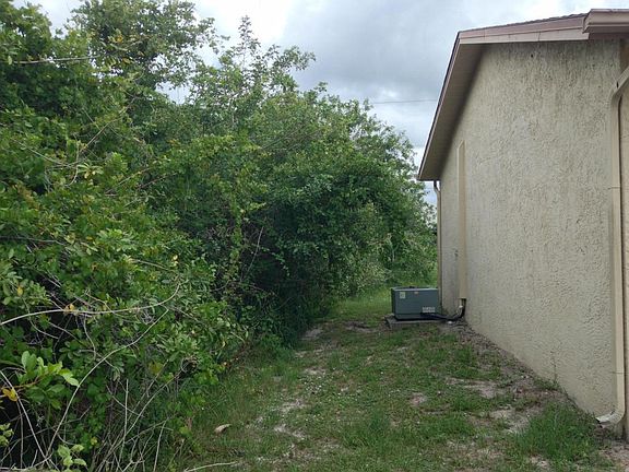 4th image of 1061 SW Fisherman Ave