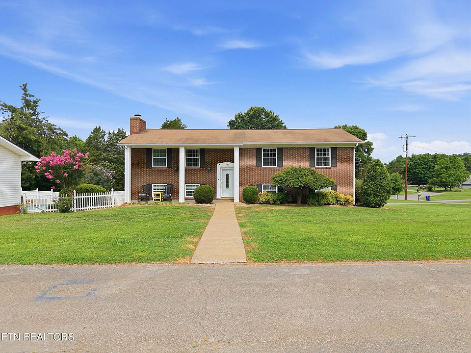 1st image of 135 Colonial Cir