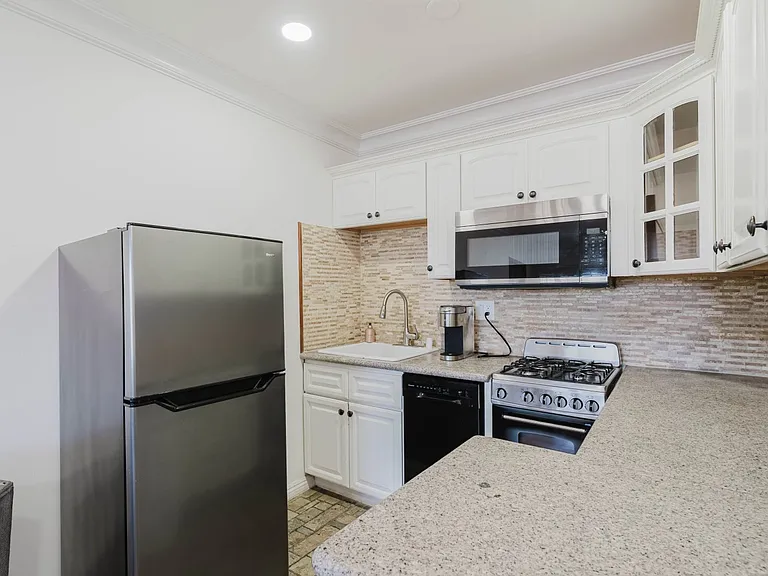 9031 Phyllis Ave #2 — Photo 7