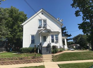 424 Grove St, Aurora, IL 60505