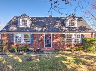 227 S Hubbards Ln, Saint Matthews, KY 40207