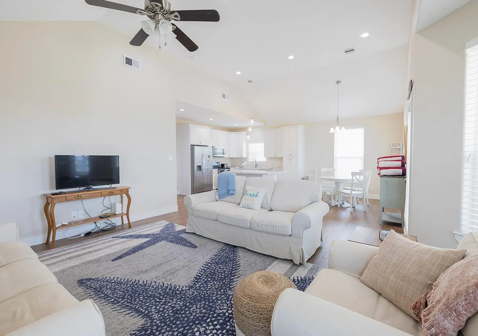 Fully furnished 3 bed 2 bath — Photo 3