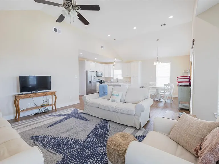 4129 Fort Bend Dr — Photo 3