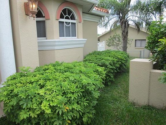 4th image of 2540 SW 4th Ave