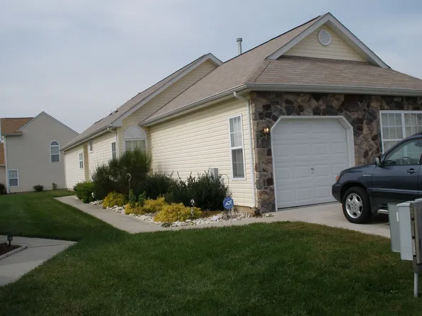 3 Vermont Sq, Edgewater Park, NJ 08010