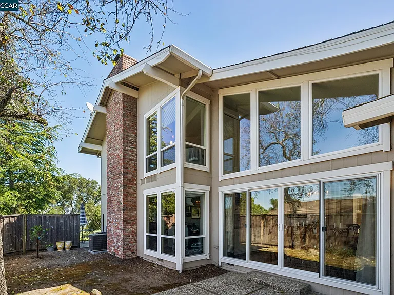 1933 Joseph Dr — Photo 38
