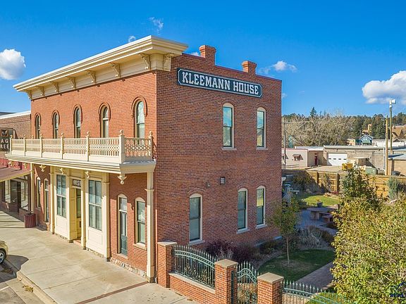 2nd image of 619 Mount Rushmore Rd