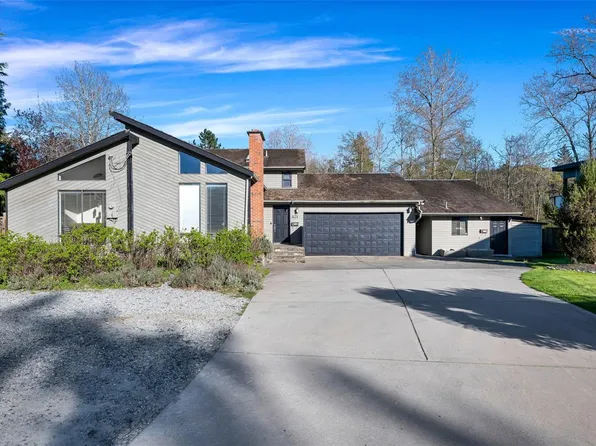 1171 Royal Oak Dr, Saanich, BC V8X 3T7