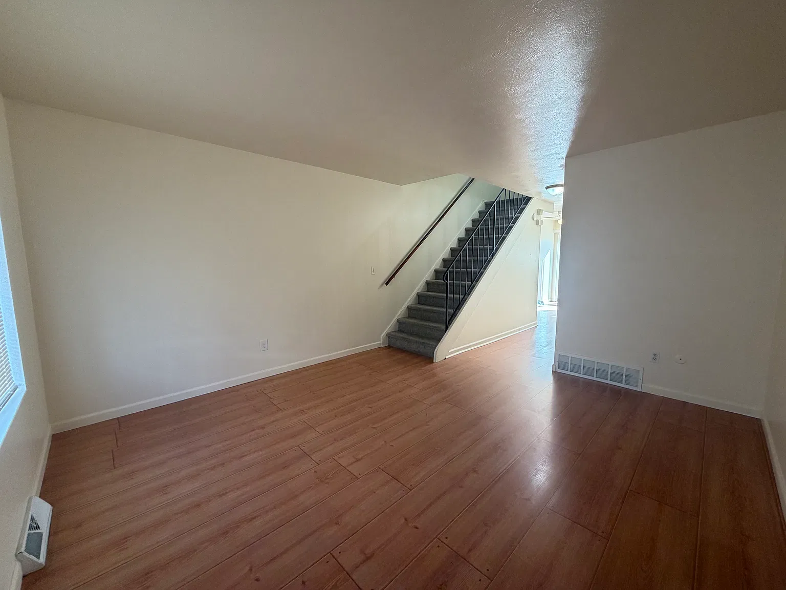 15761 E 13th Pl — Photo 2