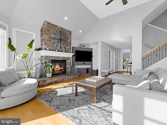 3rd image of 418 Narrows Pointe Dr