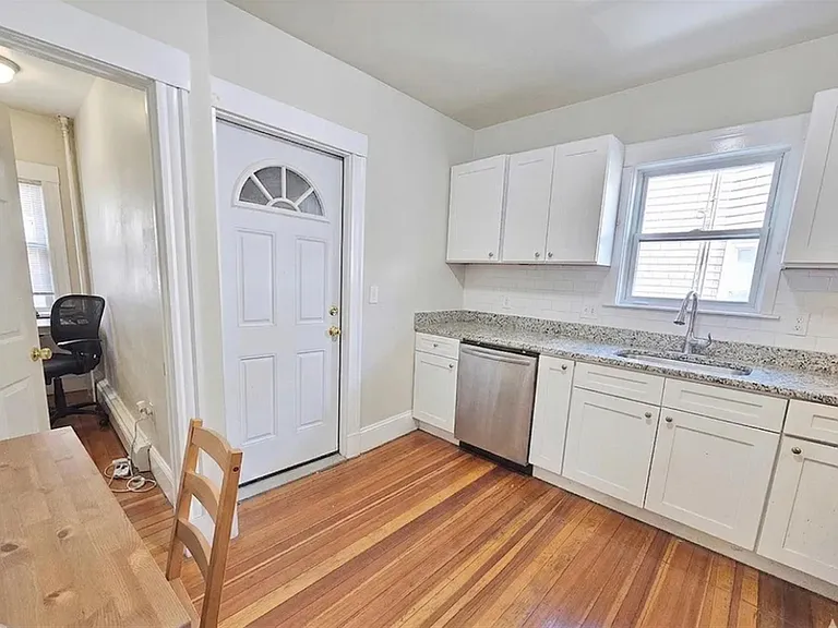 91 Frederick Ave #2 — Photo 4