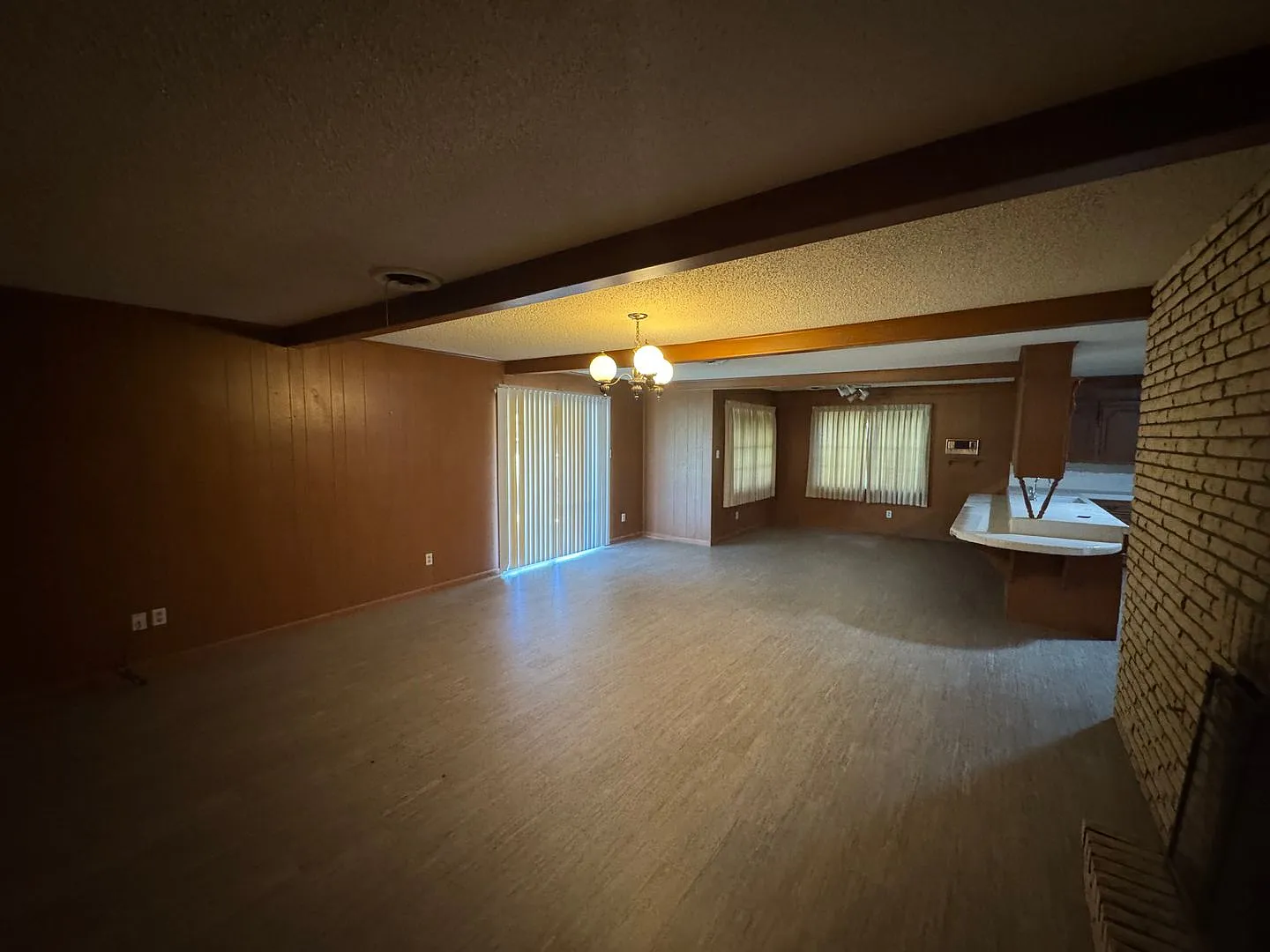 Spacious 3 bed, 3 bath home on corner lot! — Photo 4