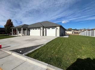 4909 Pinehurst Dr, Pasco, WA 99301
