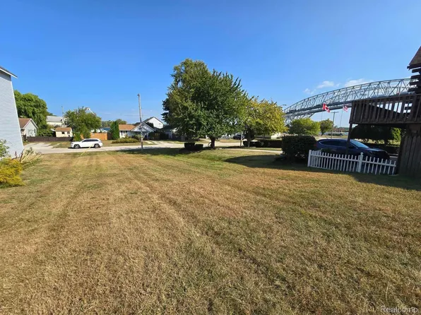 Armour St, Pt Huron, MI 48060