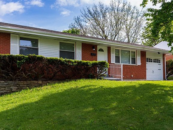 3rd image of 883 Heatherstone Dr