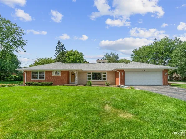 1402 Meadows Rd, Geneva, IL 60134