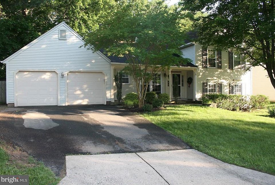 1st image of 13711 Eastcliff Cir