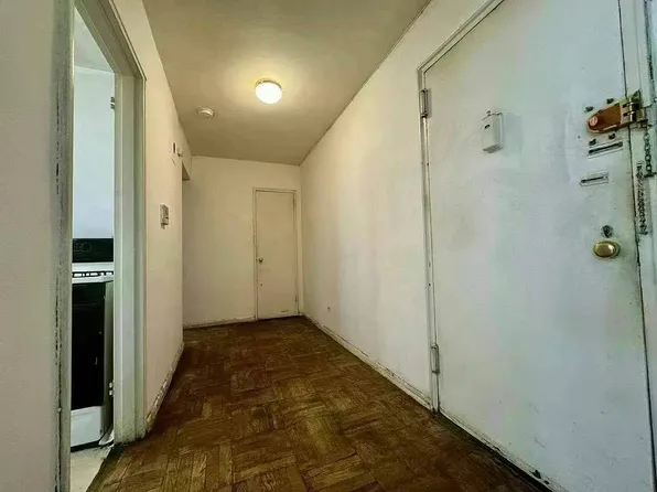 143-36 Barclay Avenue image 3 of 5