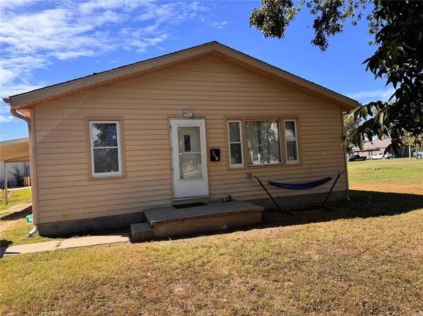 113 School St, Chaffee, MO 63740