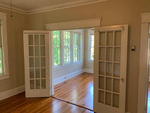 Extra room/office space w/ closet