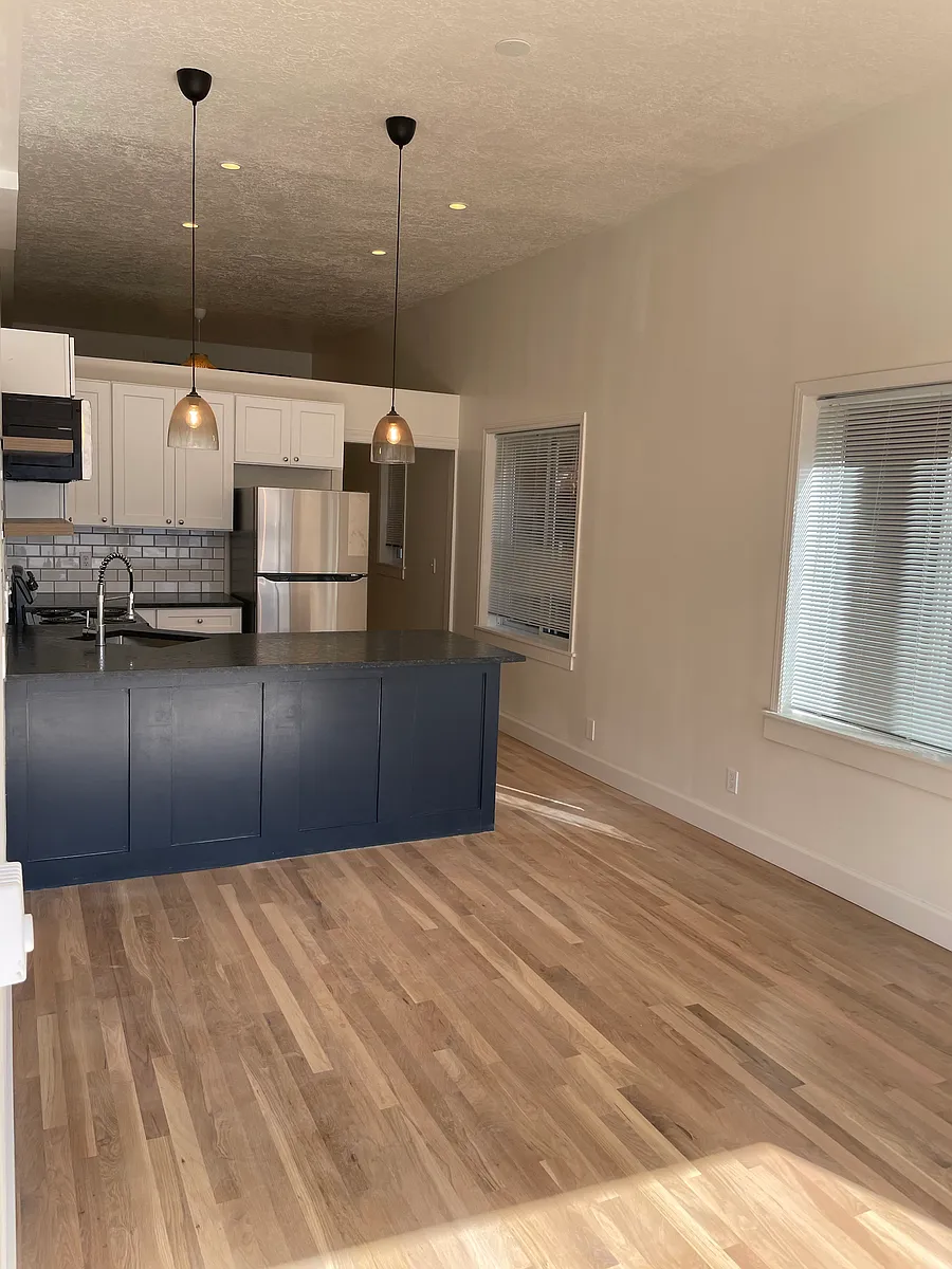 Building Photo - 22840 Willamette Dr #7