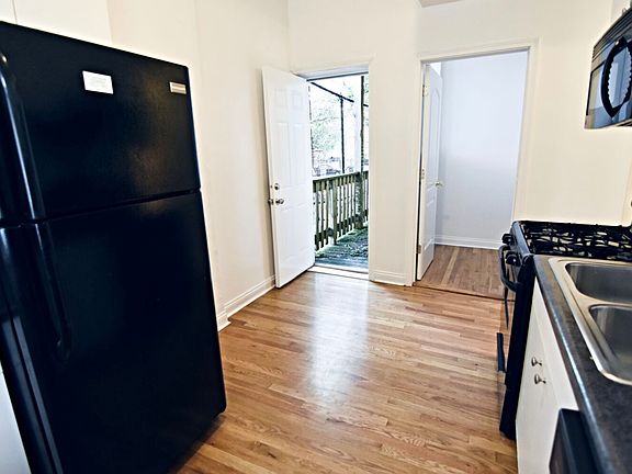 3rd image of 2550 N Burling St #2548-1S
