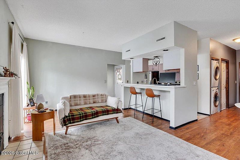 3rd image of 143 Monmouth Way