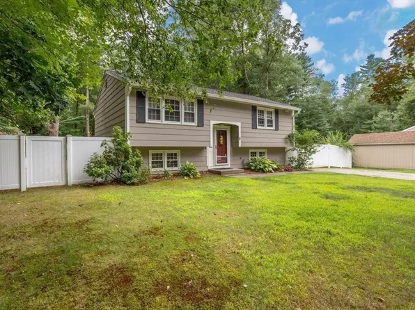 8 W Hodges St, Norton, MA 02766