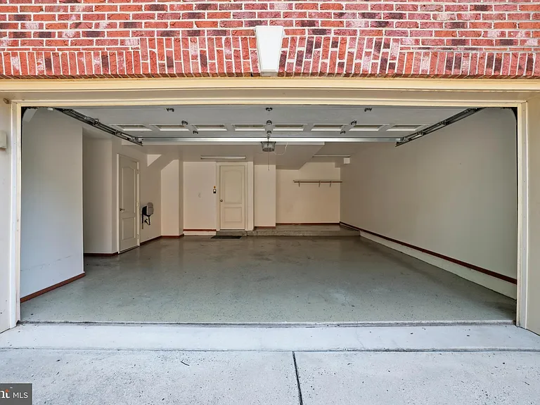 6403 Velliety Ln — Photo 61